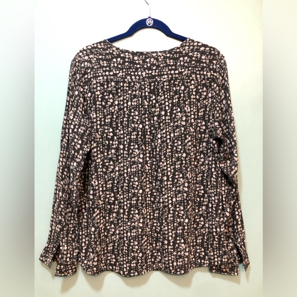 Eddie Bauer Woman Blouse with Pockets - Picture 6 of 9